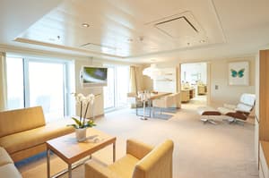 Hapag-Lloyd MS Europa 2 Accommodation Owner Suite.jpg