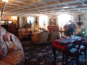 American Queen - American Queen - Entertainment - Main Deck Lounge - Photo 2.jpg