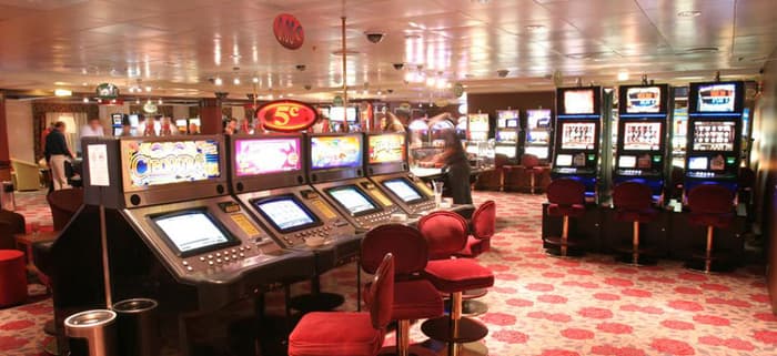 Pullmantur Zenith Interior Casino 1.jpg