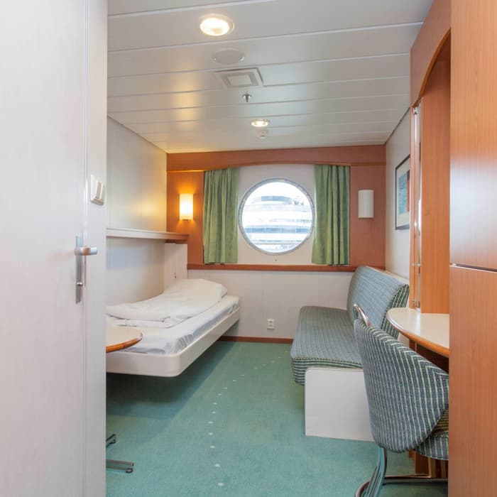 Hurtigruten MS Midnatsol Accommodation Arctic Superior.jpg