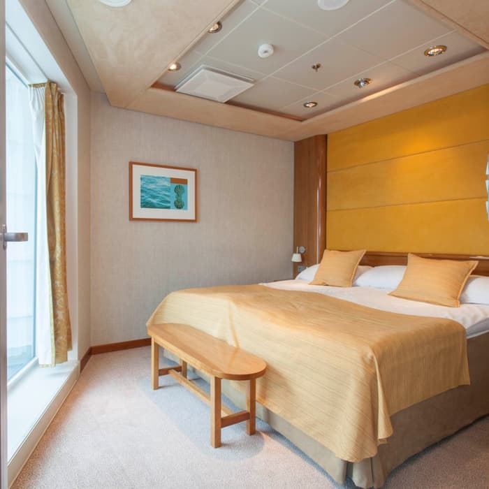 Hurtigruten MS Midnatsol Accommodation Expedition Suite.jpg