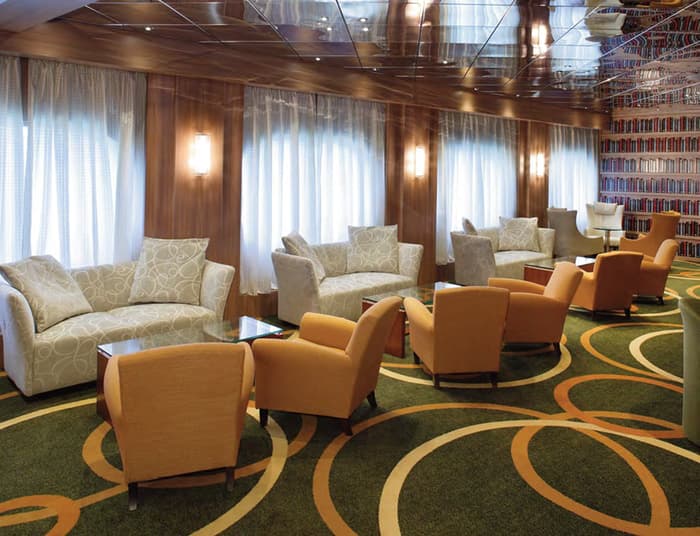 Cruise & Maritime Voyages Magellan Interior Hampton's Lounge Bar 2.png