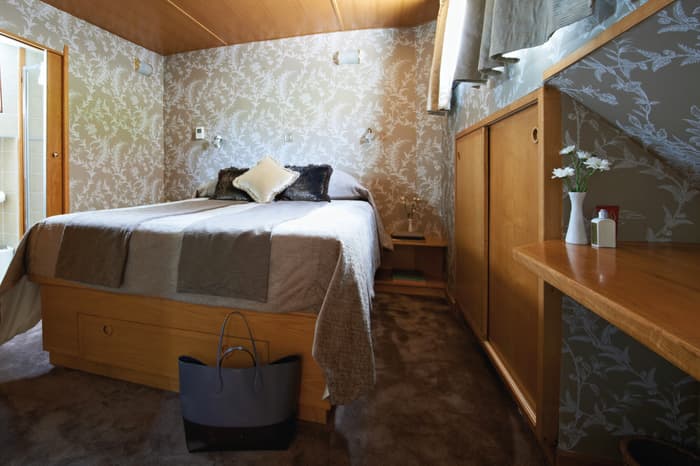 Belmond River Cruises Belmond Hirondelle Accommodation Bedroom 4.jpg