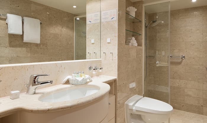 APT Travelmarvel Diamond, Travelmarvel Jewel & Travelmarvel Sapphire Accommodation Owner's Suite Bathroom.jpg