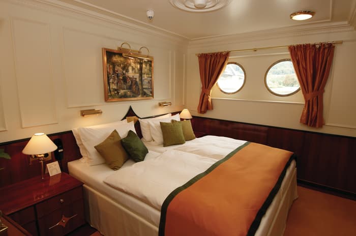 Hebridean Island Cruises Royal Crown Accommodation Premium Suite.jpg