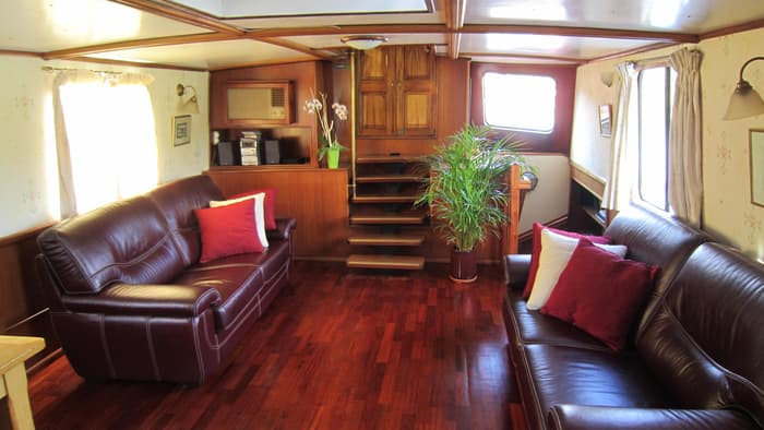 L'Art de Vivre Interior Saloon.jpg