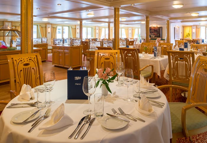 Nicko Cruises MS Heidelberg Interior Restaurant.jpg