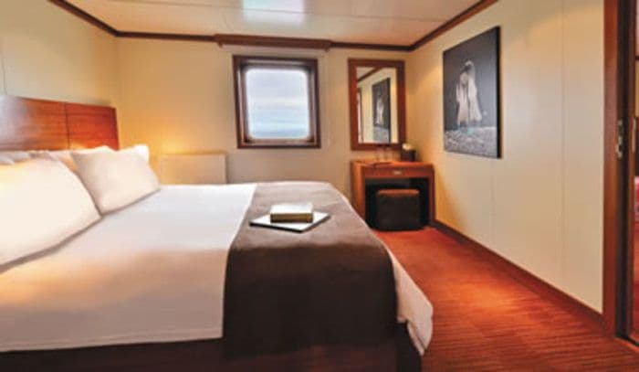 xpedition-class-premium-ocean-view-stateroom-378x220.jpg