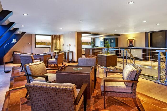 Tauck Oberoi Zahra Lounge.jpeg