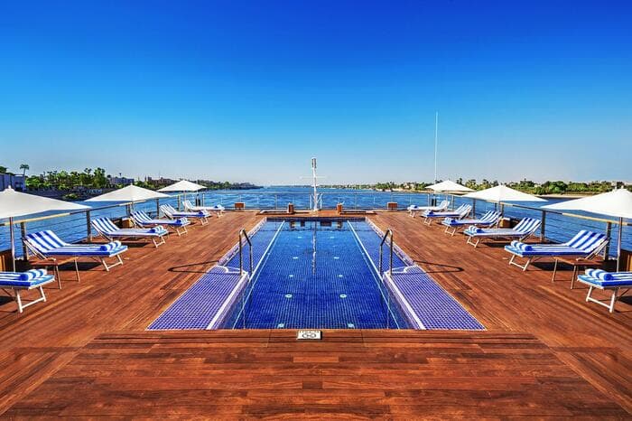 Tauck Oberoi Zahra Pool.jpeg
