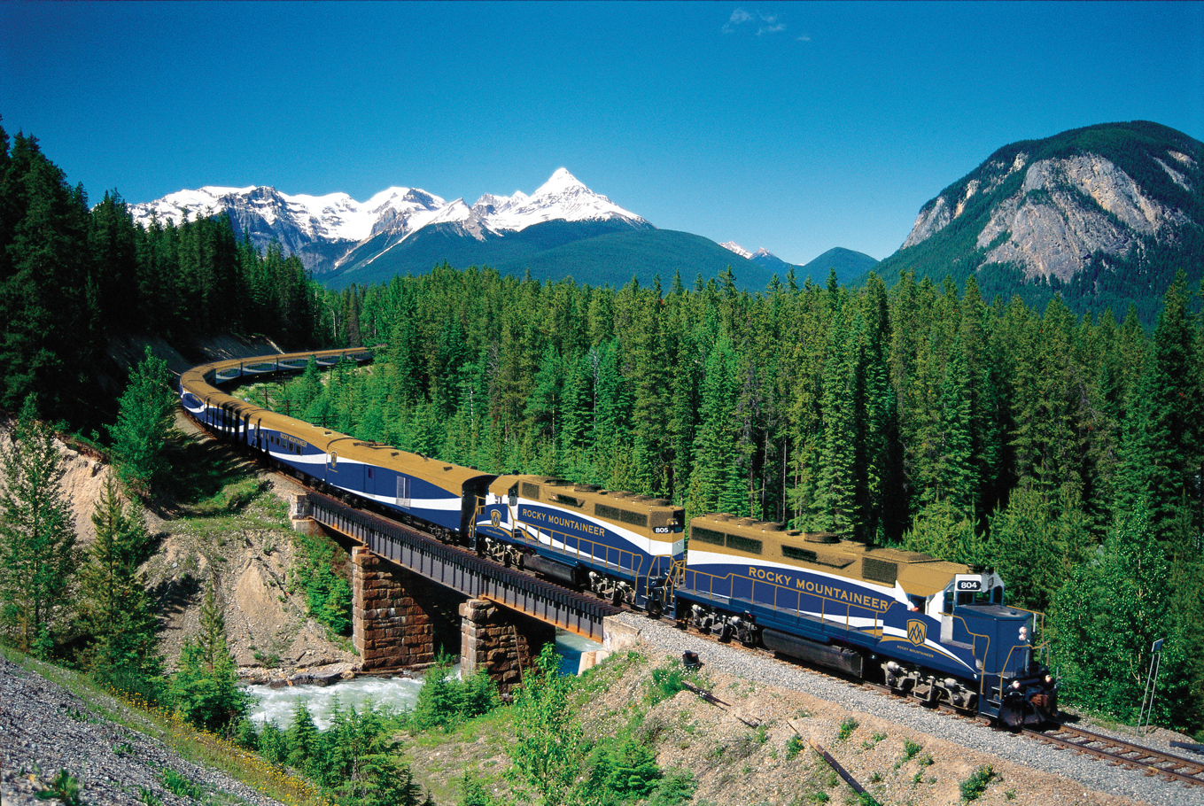 rocky mountaineer usa train trips