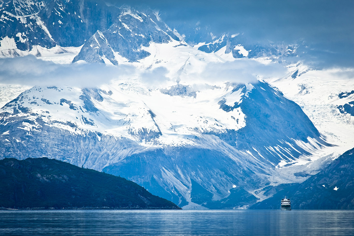Royal Caribbean: entertainment, Alaska mountains