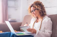 Woman laptop min