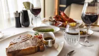Food onboard seven seas navigator min