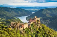 Shutterstock 170972021 min Wachau Valley - Castle