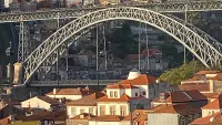 The two-tiered Dom Luis 1 Bridge links Ribeira and Vila Nova de Gaia. Credit: Kaye Holland