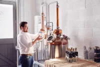 Po gin Alun Callender Photo Salcombe Gin 025 0202 RT Supporting image for Iona s Marabelle Gin exclusive to P O Cruises in collaboration with Salcombe Distilling Co 12073613 1