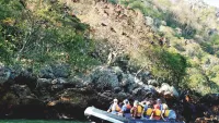 Skiff tour along coast