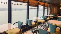 Queen Anne Lounge 2