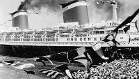SS United States 1952 Crowd