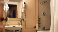 Queen Mary bathroom