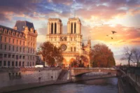 RIVIERA Getty Notre Dame Paris