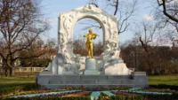 Strauss