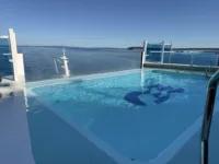 The infinity pool at the Wake View Bar (Discovery Princess)