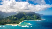 What is the best time to cruise the Hawaiian Islands?