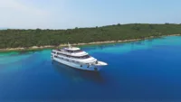 Riviera Travel yacht Riv credit