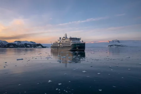 Expedition to Greenland, land of Northern Lights