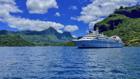 Flowers of the South Pacific: Fiji, the Cook Islands & French Polynesia