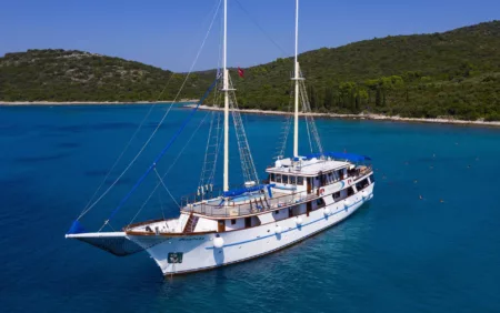 Dalmatian Islands Yacht Cruise with Plitvice Lakes & Sibenik  - MS Mendula