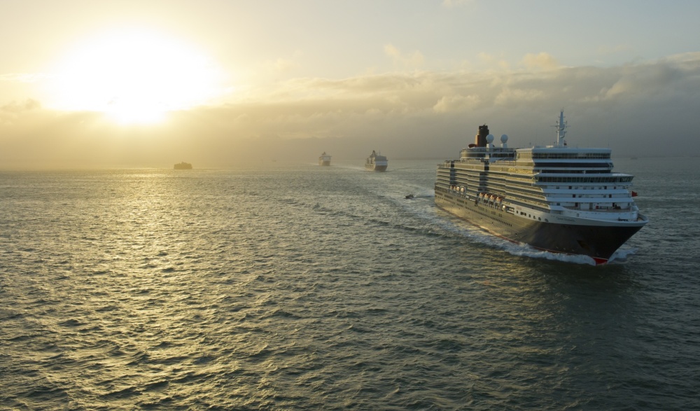 CUNARDS QUEENS LEAVE SOUTHAMPTON