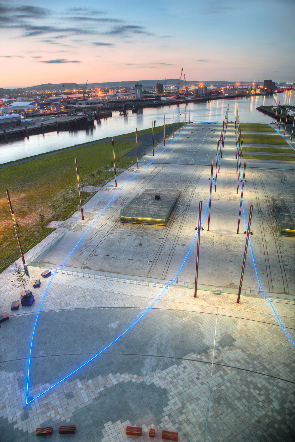 Titanic Belfast - ship outline and memorial garden