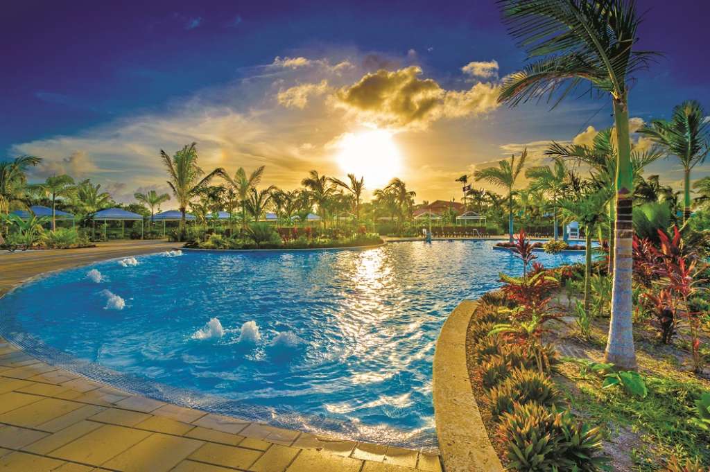 Harvest Caye - Main pool