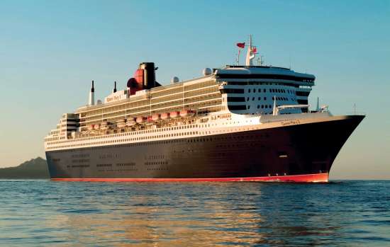 Coronavirus: Queen Mary 2 at sea