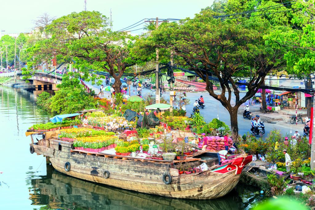 Floating markets