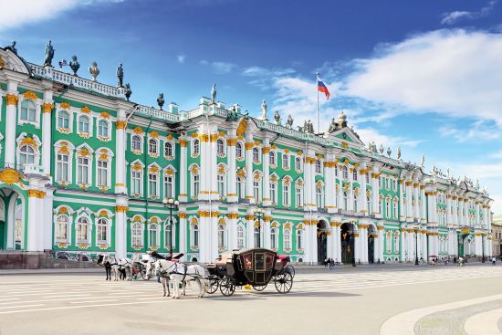 Horse-drawn carriage outside St Peterburg's Hermitage Museum