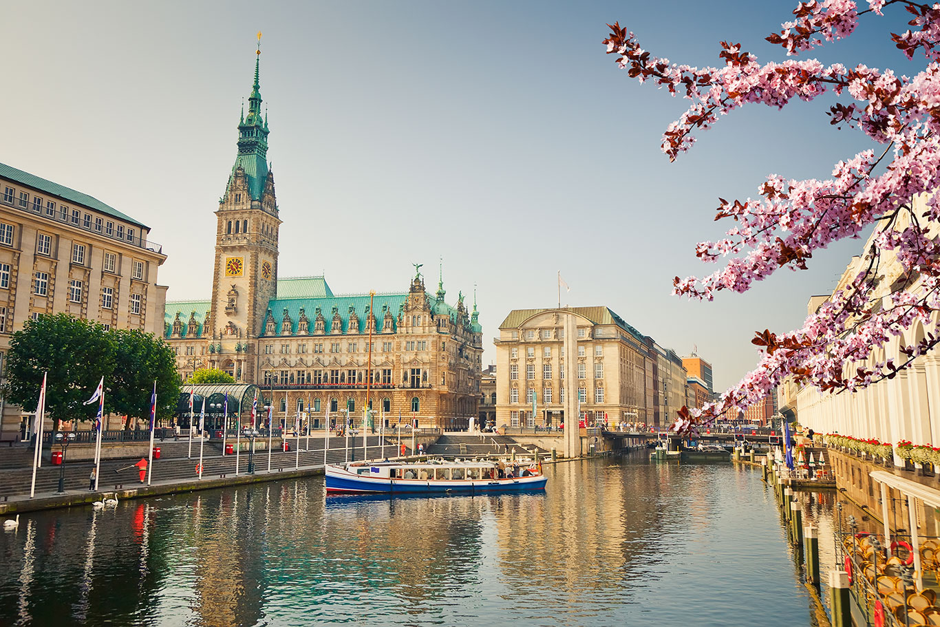 World of Cruising Magazine - Hamburg City Guide: Best Things to See and Do in the ...1366 x 911